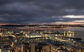 Magnificent Harbour View Skytower View Apartment In Cbd
