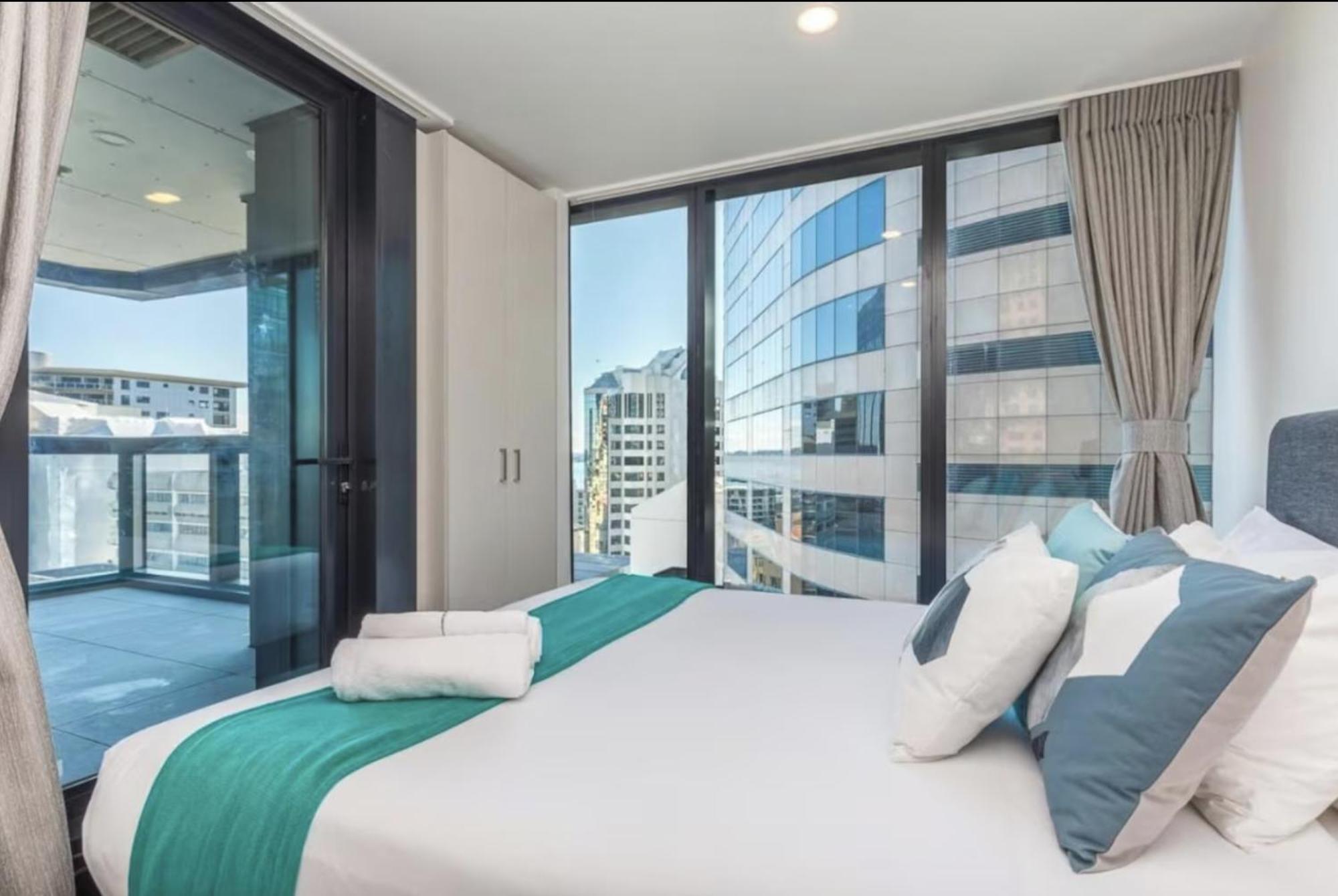 Magnificent Harbour View Skytower View Apartment In Cbd Auckland Exterior photo